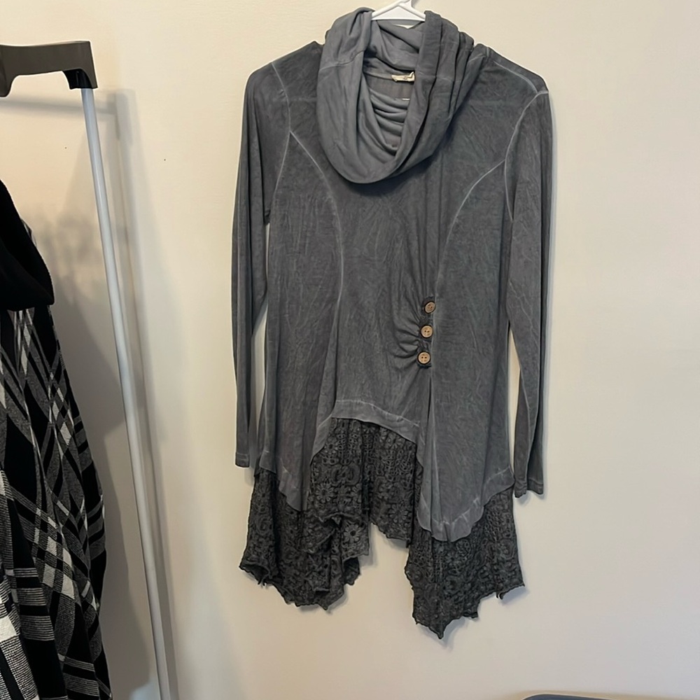 Kraft Kat long sleeve shirt with lace size small